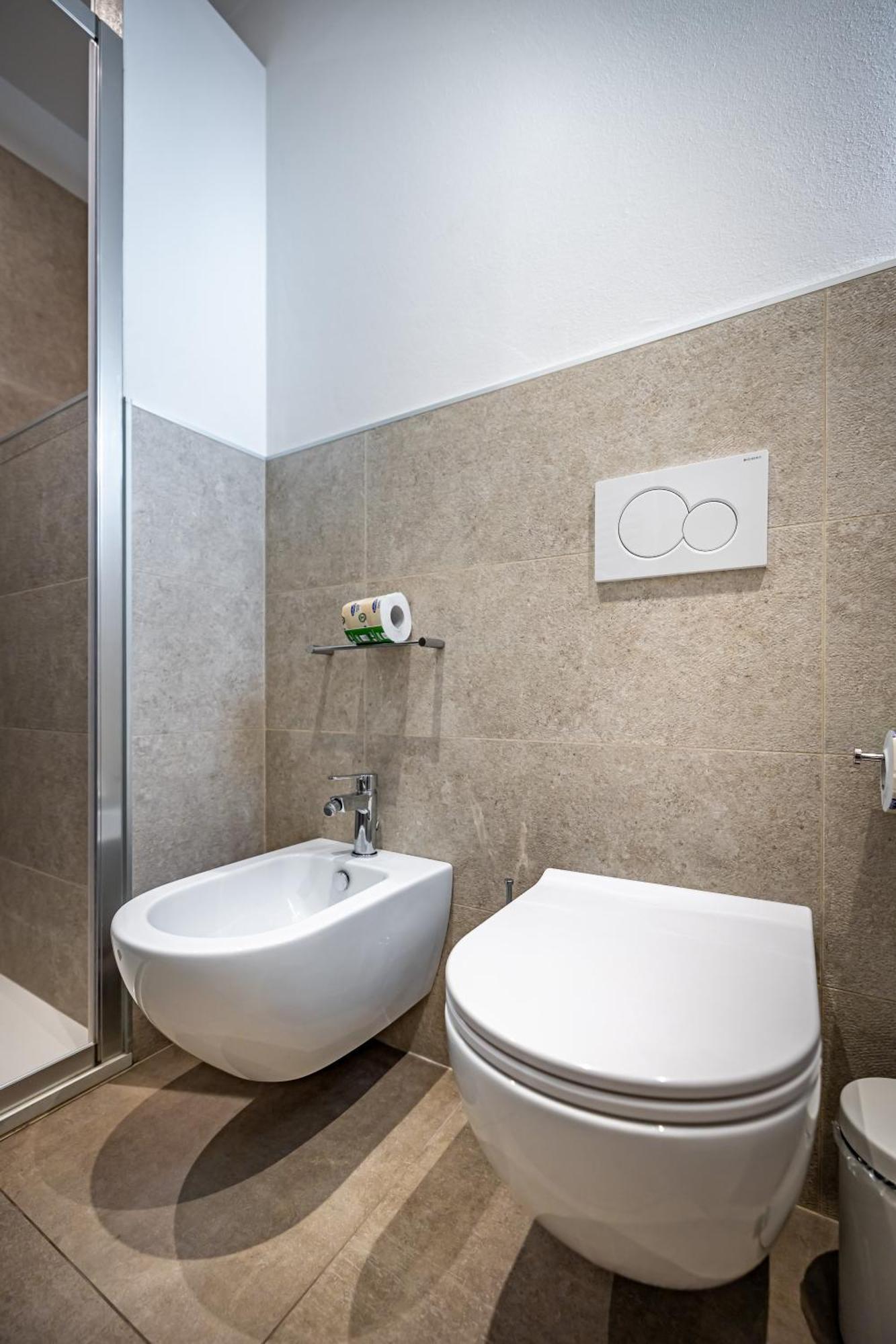 Roommo Via Dei Pilastri Giada Florenz Exterior foto