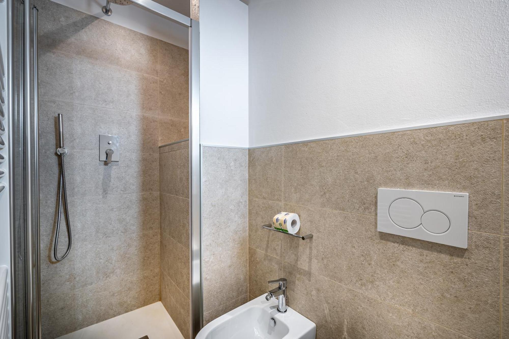 Roommo Via Dei Pilastri Giada Florenz Exterior foto